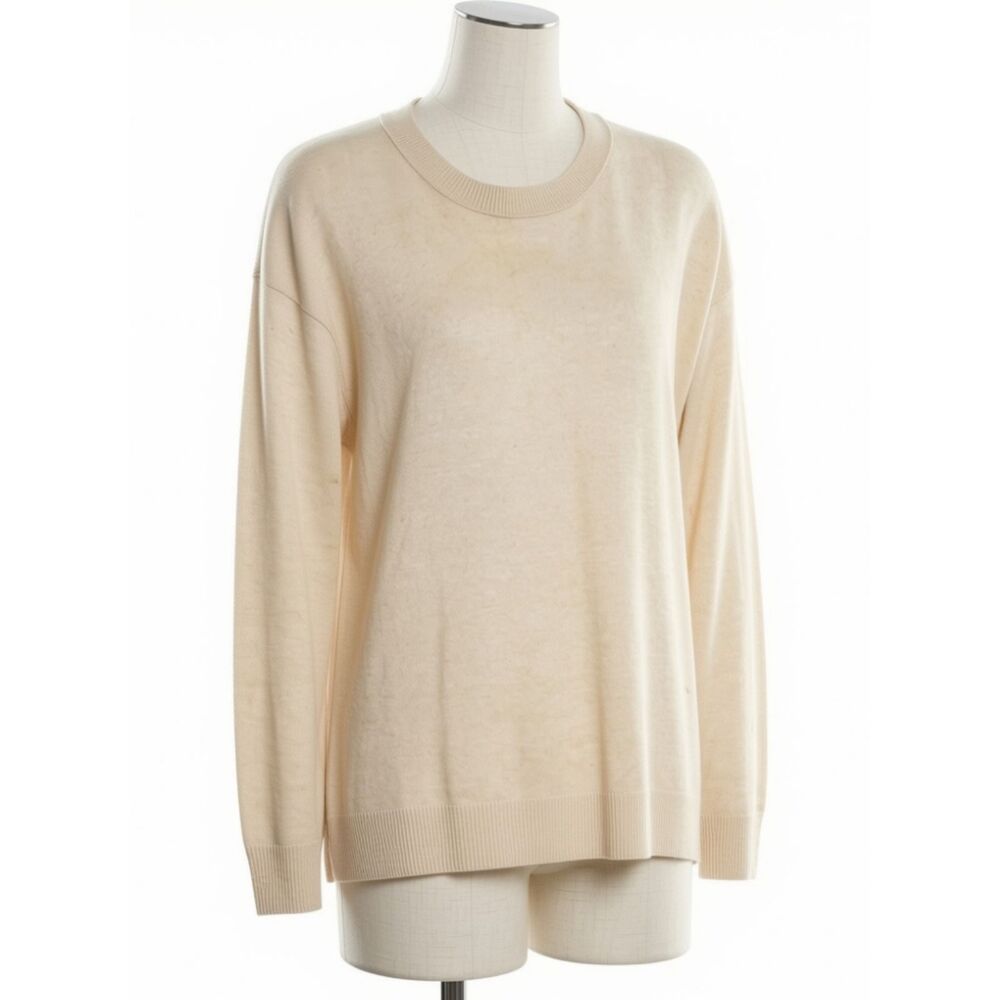 Vince 100% cashmere crew neck sweater in cream beige, size M.